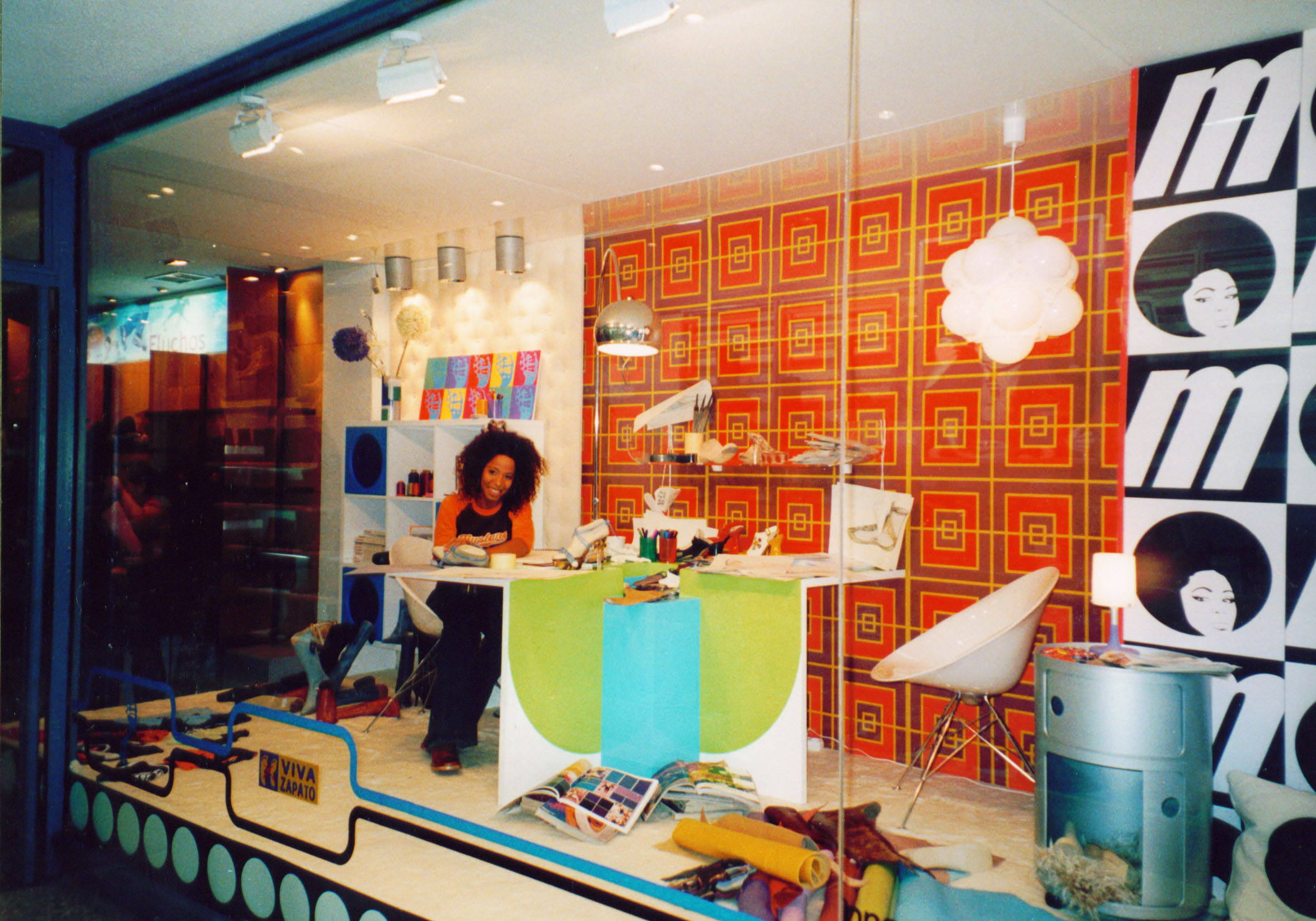 Varios escaparates Mustang